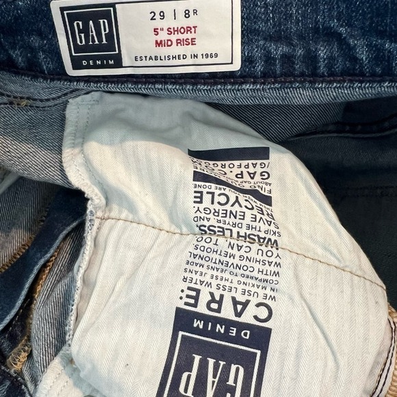GAP 5" Mid Rise Distressed Jean Shorts in Medium Destroy Denim Size 29 / 8R - Picture 5 of 7